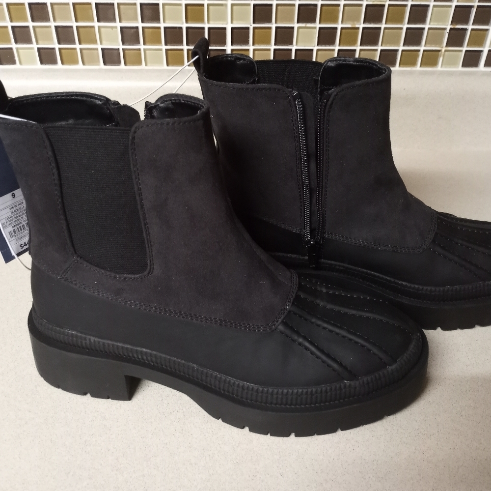 NWT size 9